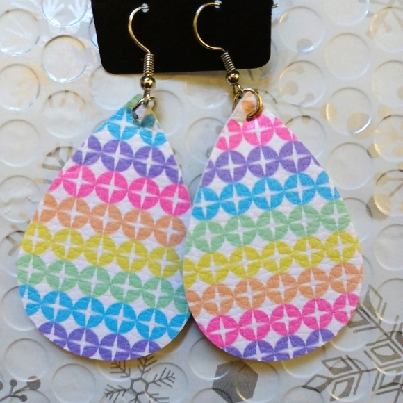 Jewelry - Rainbow 🌈 design earrings